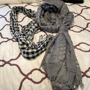 Lot of 2 scarves